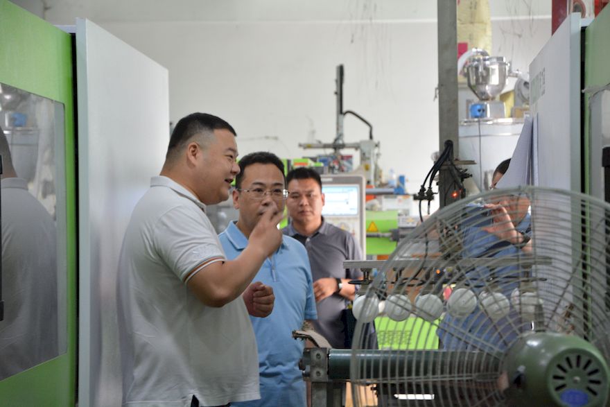 热烈欢迎通许县县委书记张云凌一行莅临贝诺特参观指导