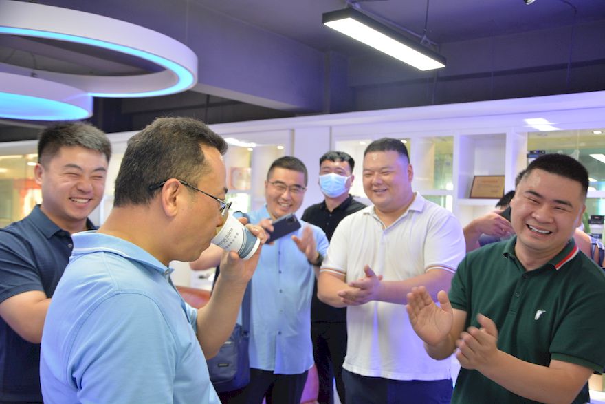 热烈欢迎通许县县委书记张云凌一行莅临贝诺特参观指导